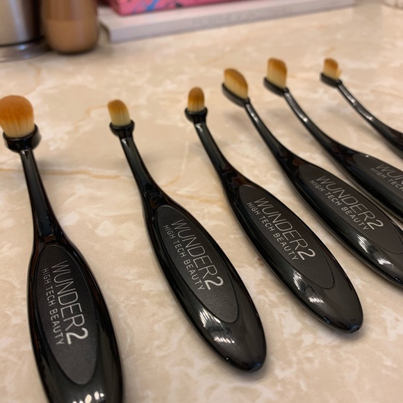 NIB Wunder2 oval makeup brush set - Picture 3 of 6